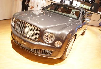 الكشف عن أفخم السيارات في معرض قطر للسيارات